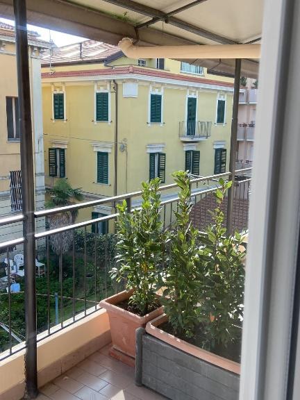 Il balcone affacciato su via Siena